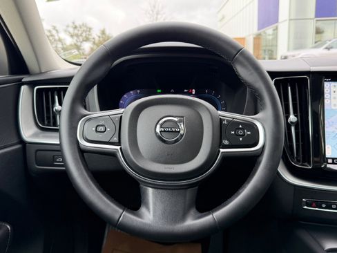 Certified 2023 Volvo XC60 B5 Core image 16