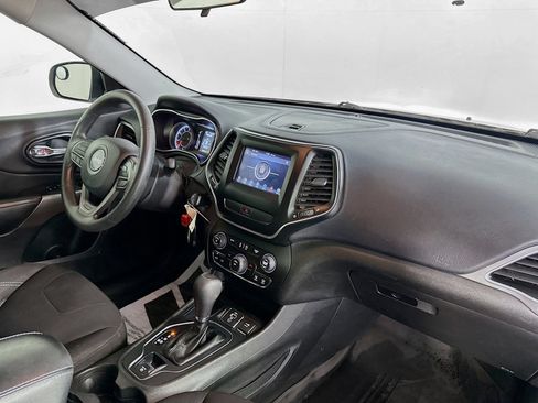Used 2019 Jeep Cherokee Latitude w/ Popular Appearance Group FWD image 27