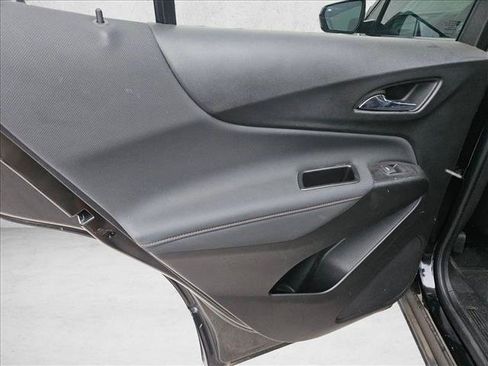 Used 2022 Chevrolet Equinox RS FWD image 9