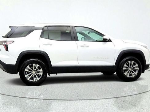 Used 2026 Chevrolet Equinox LT w/ Safety and Technology Package FWD image 4