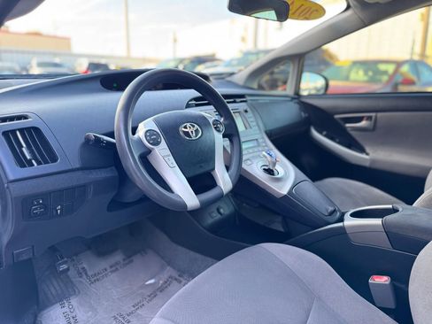 Used 2014 Toyota Prius Two image 11