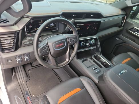 Used 2025 GMC Sierra 2500 AT4 w/ AT4 Premium Plus Package AWD/4WD image 8