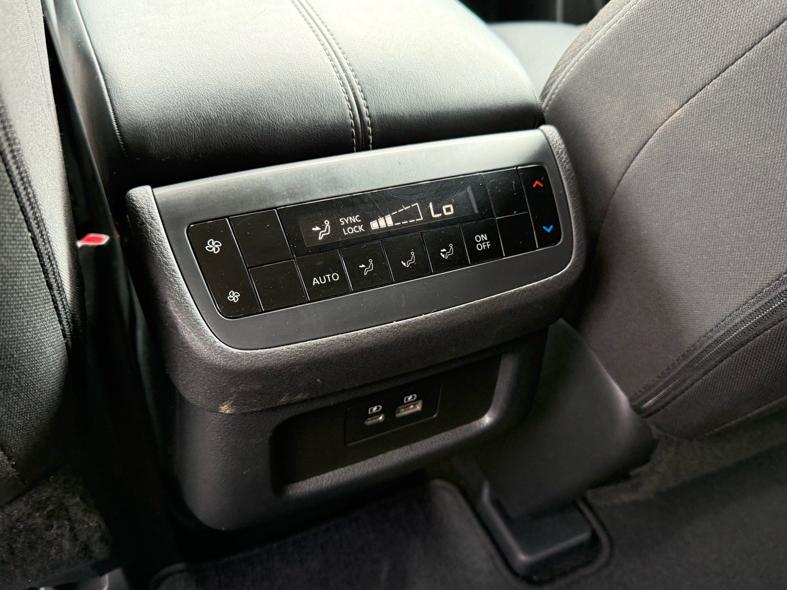 Used 2024 Nissan Pathfinder SV w/ Black Appearance Package FWD image 16