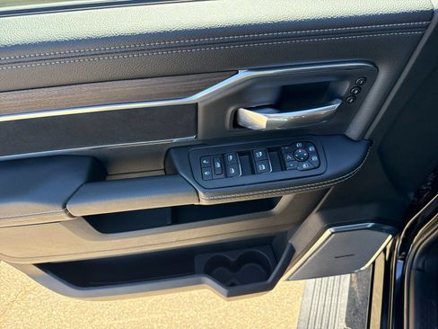 New 2026 RAM 2500 Laramie AWD/4WD image 10