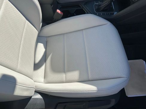 Used 2021 Volkswagen Tiguan SE w/ Panoramic Sunroof Package image 17