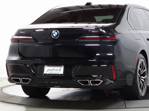 Used 2025 BMW 760i xDrive w/ Executive Package AWD/4WD image 10