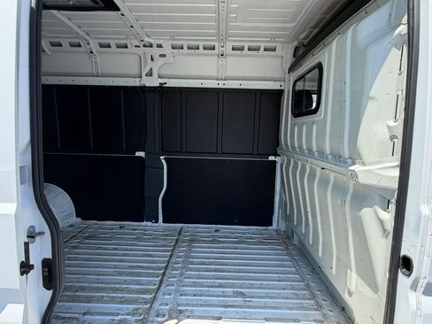 Used 2025 RAM ProMaster 2500 w/ Convenience Group FWD image 10