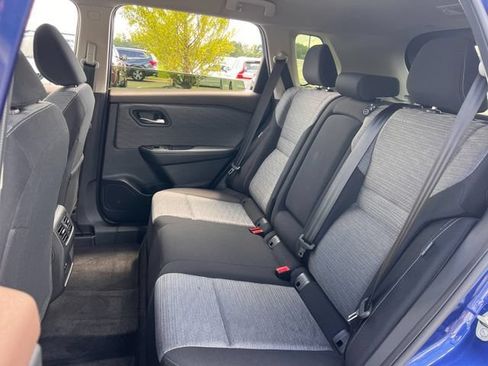 Used 2023 Nissan Rogue SV FWD image 18