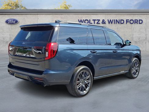 Used 2025 Ford Expedition Platinum w/ Stealth Performance Package AWD/4WD image 6