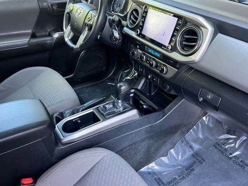 Used 2022 Toyota Tacoma SR5 AWD/4WD image 15