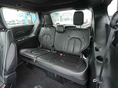 Used 2025 Chrysler Pacifica Limited FWD image 20