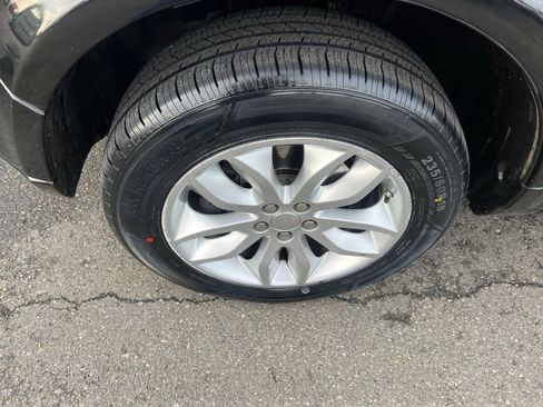 Used 2014 Land Rover LR2 Base image 8