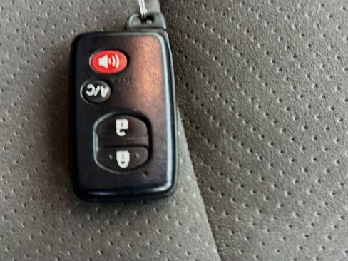 Used 2015 Toyota Prius Prime Plug-In Hybrid image 35