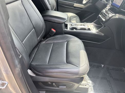 Used 2021 Ford Explorer Limited w/ Equipment Group 301A AWD/4WD image 16