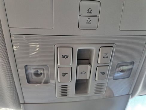 New 2026 Volkswagen Taos SE image 18