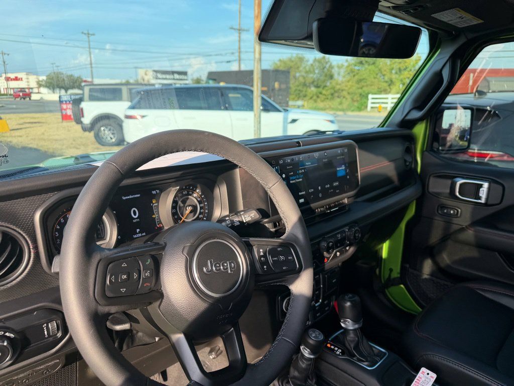 Used 2025 Jeep Wrangler Unlimited Rubicon AWD/4WD image 11