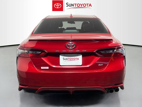 Used 2021 Toyota Camry SE image 5