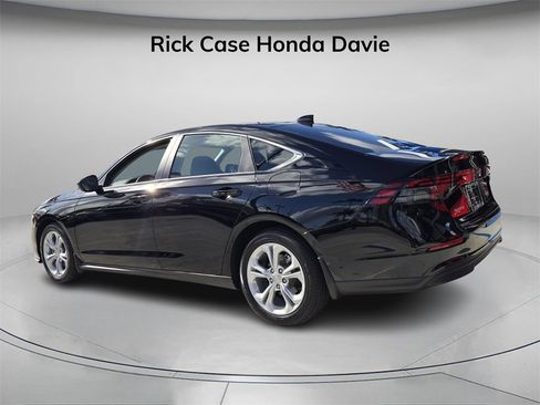 Used 2025 Honda Accord LX image 7