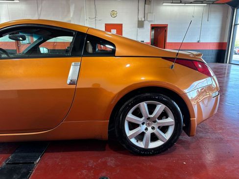 Used 2004 Nissan 350Z Touring w/ Aerodynamics Pkg image 10