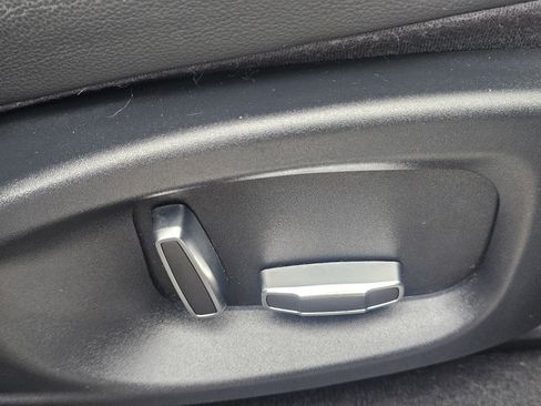 Used 2019 Jaguar F-PACE Premium image 50