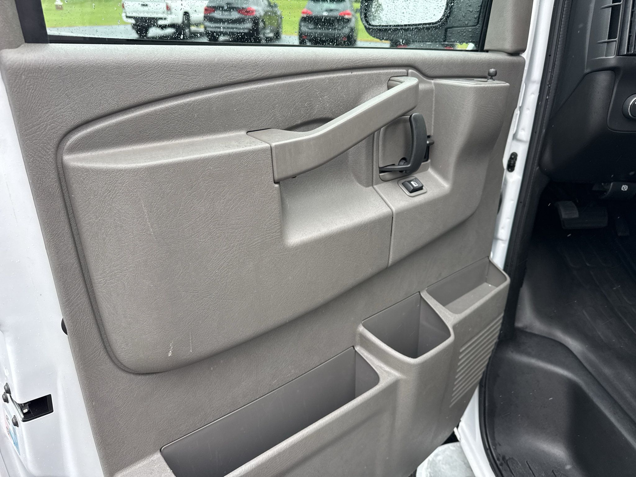 Used 2025 Chevrolet Express 2500 w/ Driver Convenience Package RWD image 13