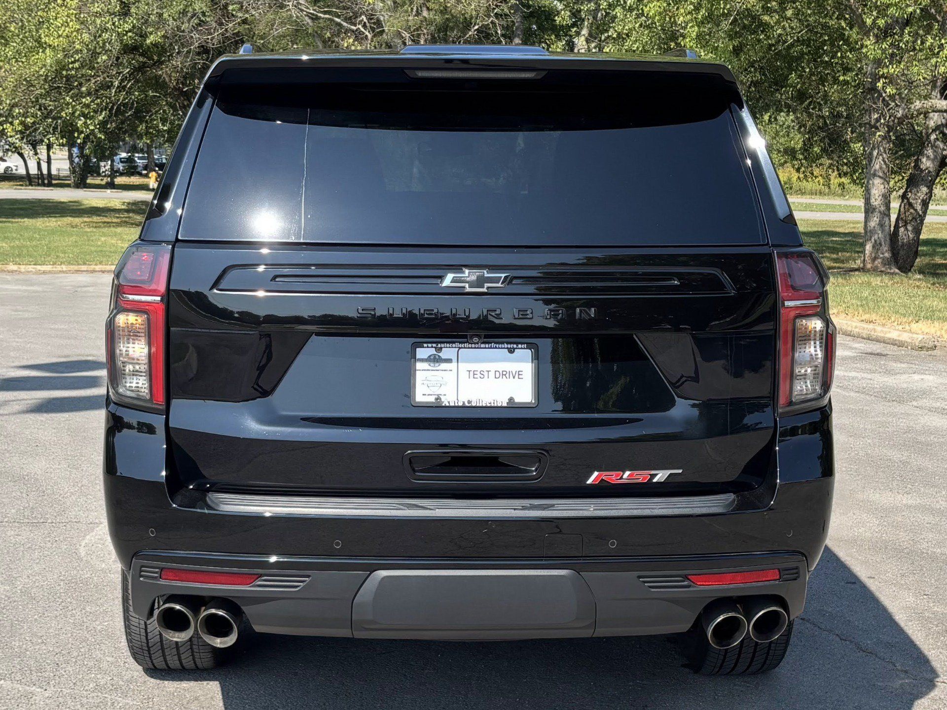 Used 2023 Chevrolet Suburban RST w/ Sport Performance Package AWD/4WD image 6