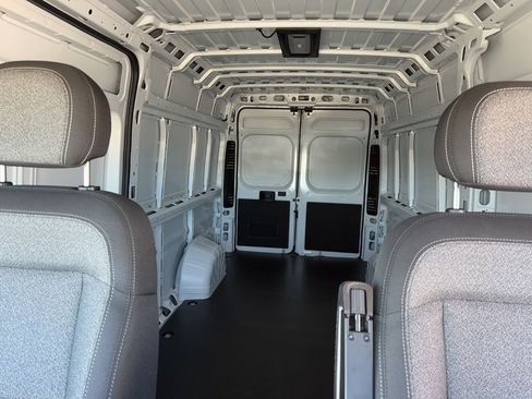 New 2026 RAM ProMaster 3500 w/ Quick Order Package 22G SLT image 42