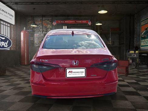Used 2025 Honda Civic Sport Touring image 5