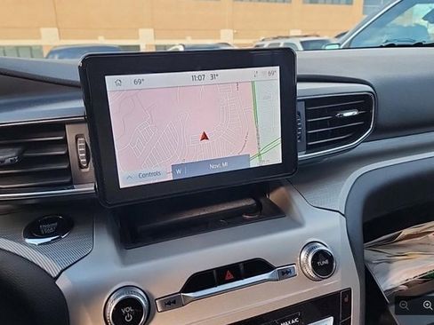 Used 2023 Ford Explorer XLT w/ Equipment Group 202A image 5