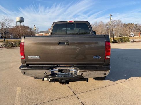 Used 2005 Ford F250 Lariat image 6