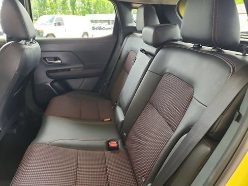 Used 2025 Nissan Kicks SR AWD/4WD image 19