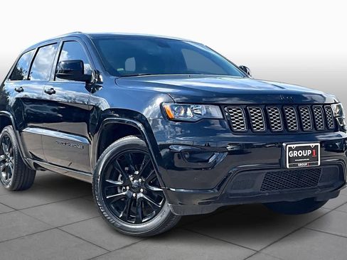 Used 2019 Jeep Grand Cherokee Altitude image 3