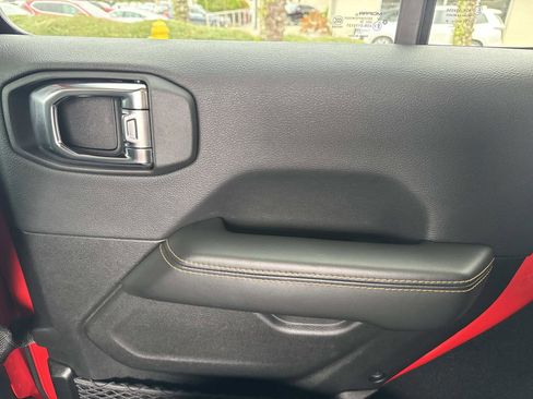 Used 2025 Jeep Wrangler Sahara image 14