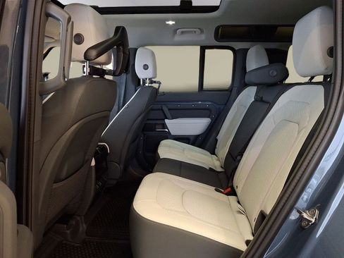 New 2026 Land Rover Defender 110 X-Dynamic SE image 8