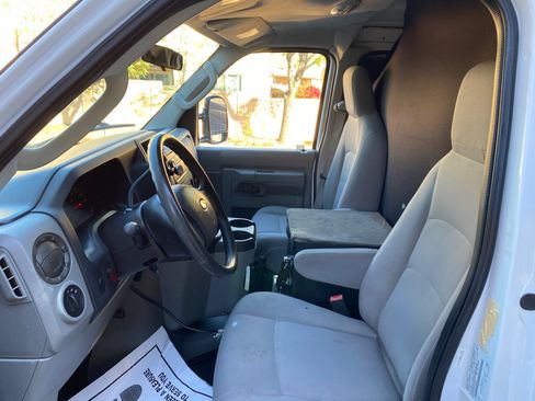 Used 2010 Ford E-250 and Econoline 250 E-250 138 WB image 21