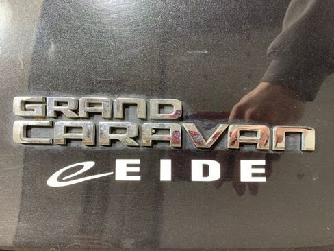 Used 2016 Dodge Grand Caravan SXT image 35