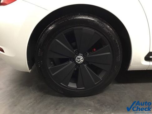 Used 2013 Volkswagen Beetle 2.0T image 28