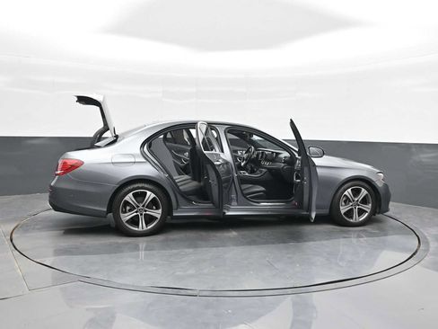 Used 2019 Mercedes-Benz E 300 4MATIC image 39