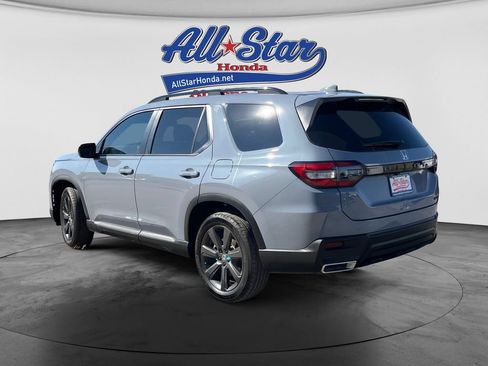 Used 2025 Honda Pilot Sport image 7