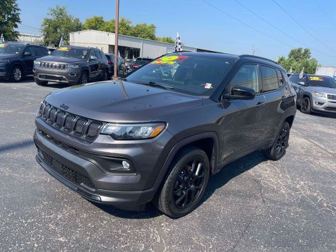Used 2022 Jeep Compass Latitude w/ Convenience Group AWD/4WD image 3