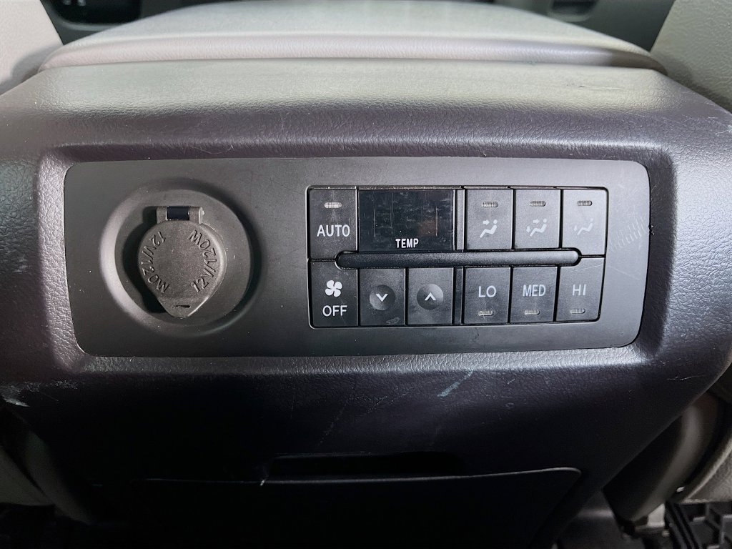 Used 2019 Toyota Sequoia SR5 AWD/4WD image 33
