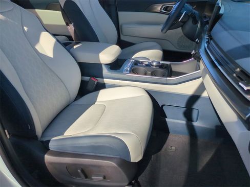 New 2026 Kia Carnival SX image 28