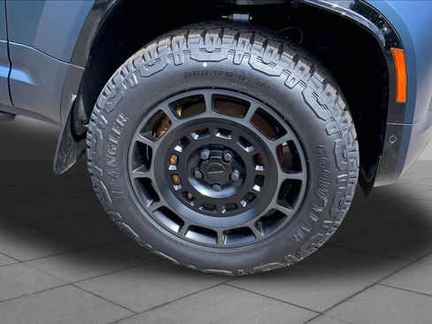 New 2026 Land Rover Defender 110 OCTA AWD/4WD image 14