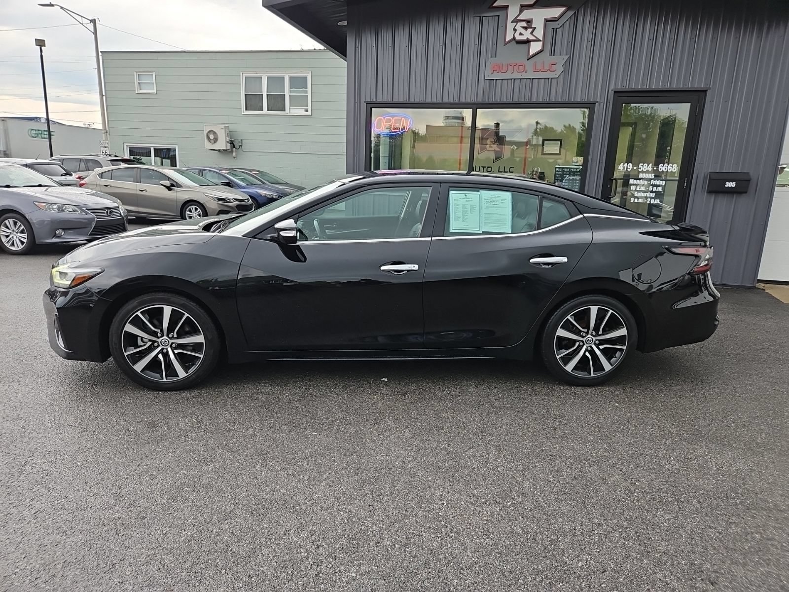 Used 2021 Nissan Maxima 3.5 SV w/ Floor Mat Group FWD image 3