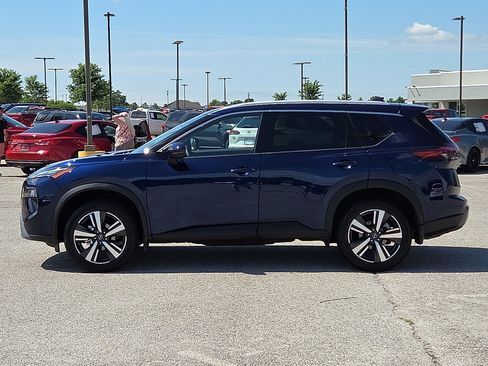 Used 2025 Nissan Rogue SL AWD/4WD image 3