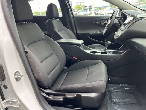 Used 2020 Chevrolet Malibu LT image 16