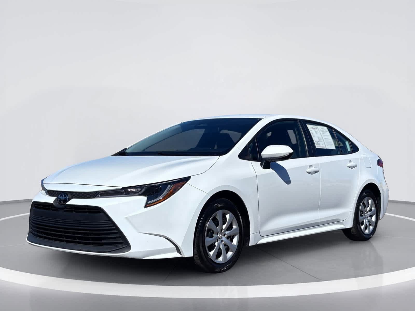 Used 2025 Toyota Corolla LE FWD image 2