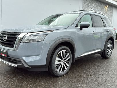 New 2025 Nissan Pathfinder Platinum w/ Cargo Package