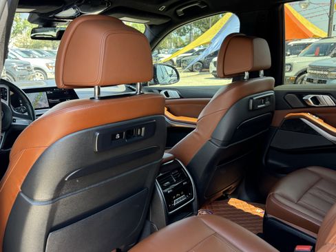 Used 2022 BMW X7 M50i w/ Dynamic Handling Package image 13