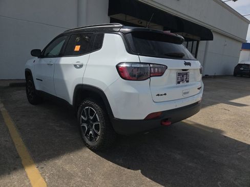 Used 2025 Jeep Compass Trailhawk image 8